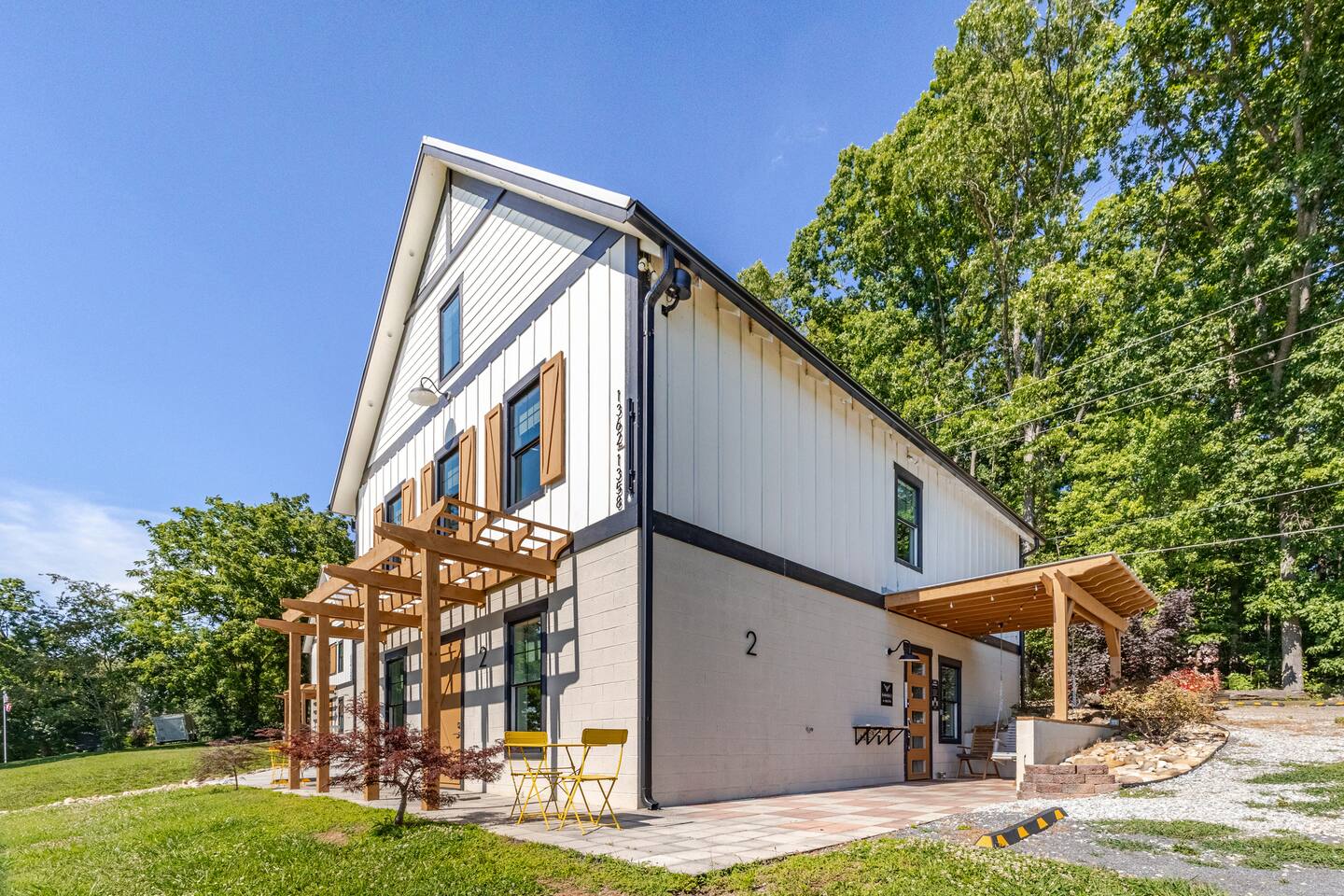 Inside Barndo 2AS, a one-bedroom barndominium suite at Cedar Pond Farms — our fluffy Highland cow farm just outside the Smoky Mountains.