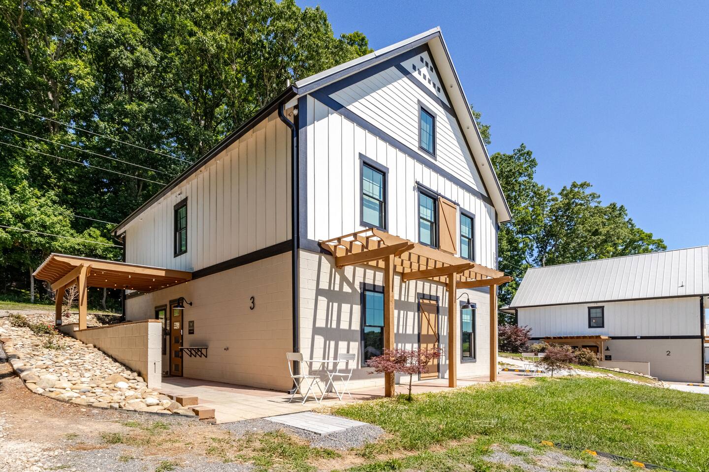 Barndo 3AN at Cedar Pond Farms in Jefferson City — a one-bedroom barndominium suite on a working farm with Scottish Highland cattle.