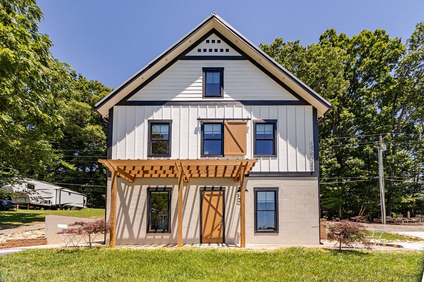 Inside Barndo 3B, a three-bedroom barndominium at Cedar Pond Farms — our fluffy Highland cow farm just outside the Smoky Mountains.