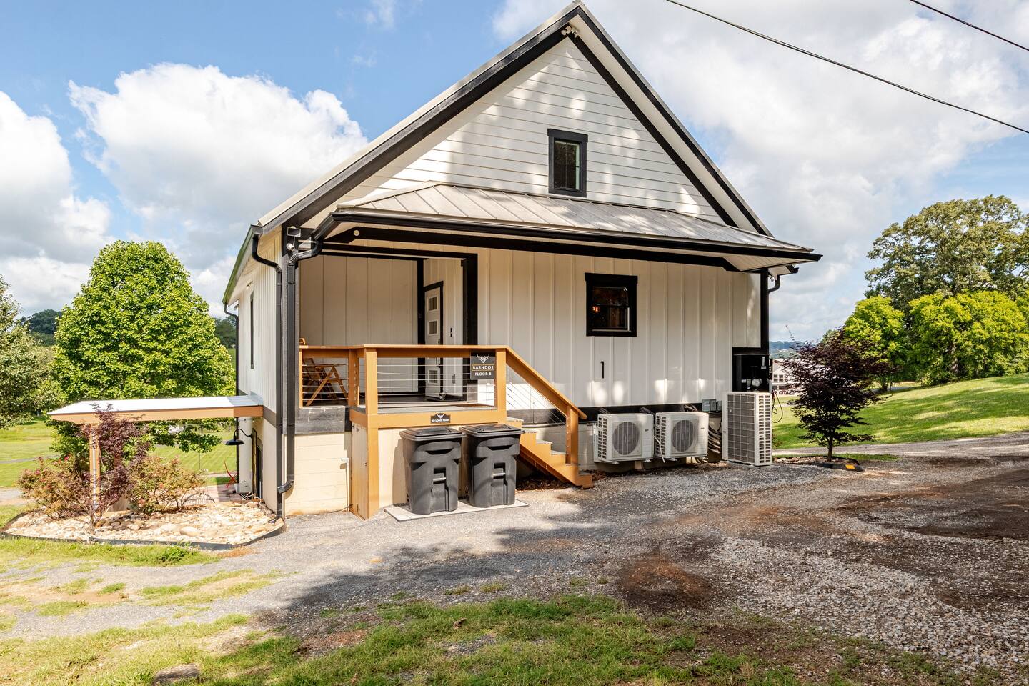 Charming modern cottage with private porch and peaceful green surroundings