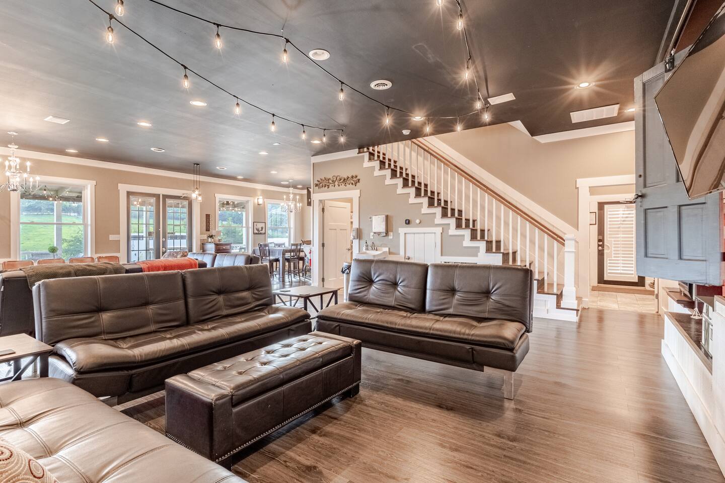 A look around Milkbarn Farm Stay, one of the converted Milkbarn farmhouse stays guests book for a farm weekend in the Tennessee foothills near the Smokies.